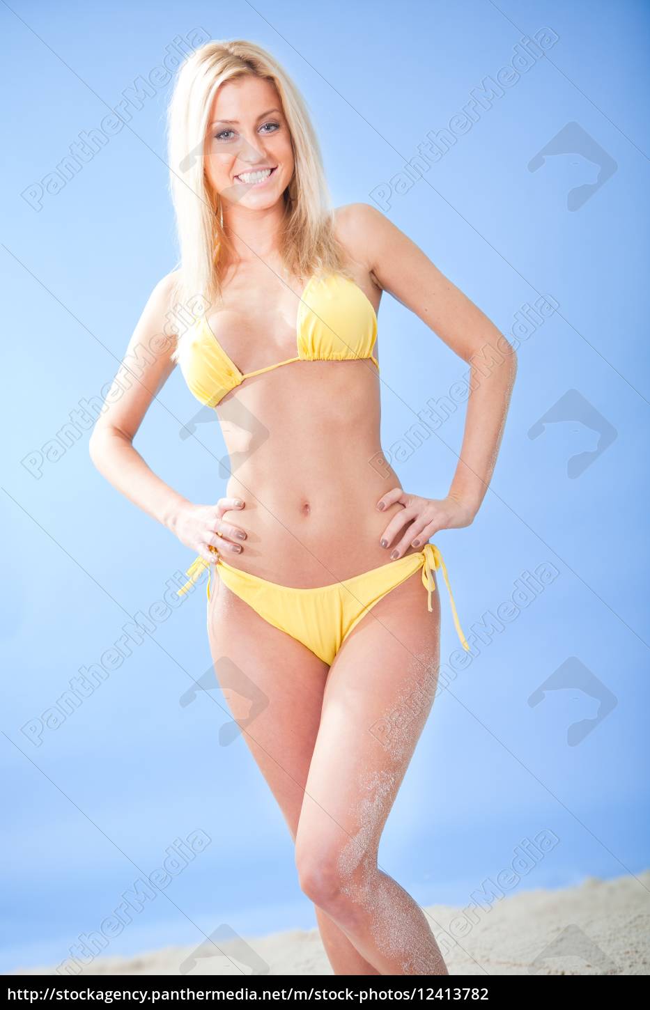 Schöne junge Frau im Bikini Stock Photo 12413782 Bildagentur