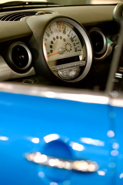 Auto-Geschwindigkeits-Armaturenbrett Mit LED-Anzeige Stockfoto