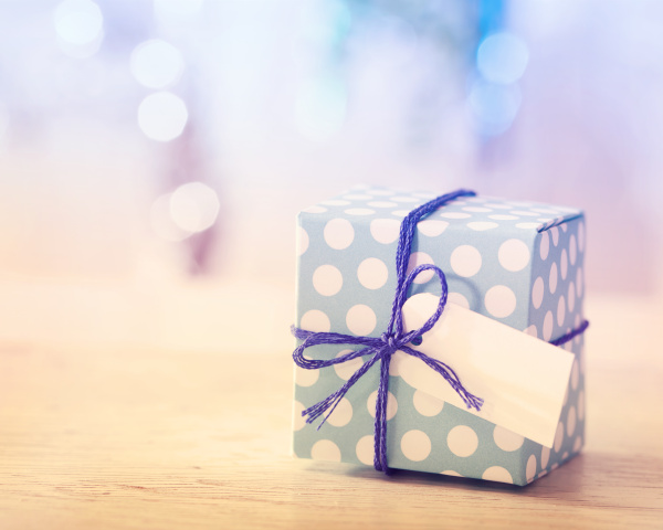 blaue und weisse geschenk box