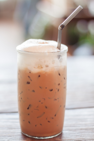 Iced Mocha Kaffee im Glas auf dem Tisch - Lizenzfreies Bild - #15890363 ...