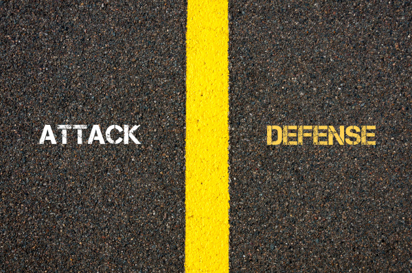 antonym-concept-of-attack-versus-defense-lizenzfreies-foto-16595972