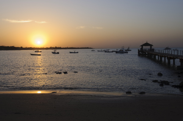 sonnenaufgang in saly senegal westafrika afrika