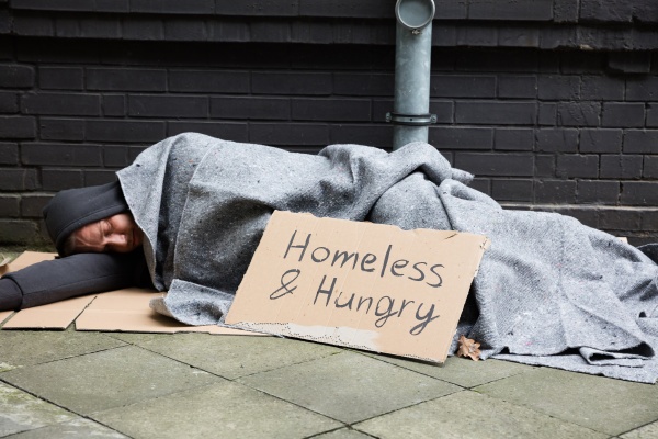 obdachlose und hungry man sleeping
