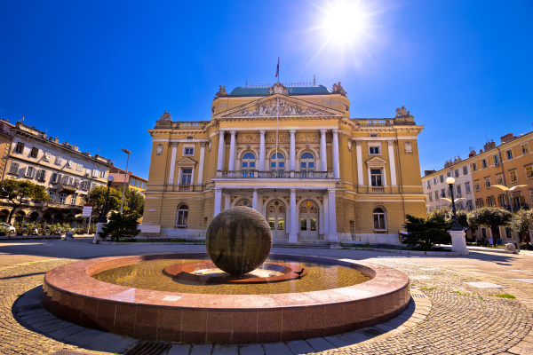 kroatisches nationaltheater in rijeka platz blick