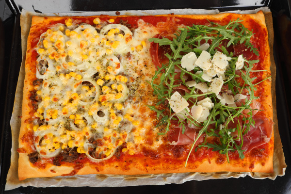 selbstgemachte Familienpizza - Lizenzfreies Foto - #24217636 ...