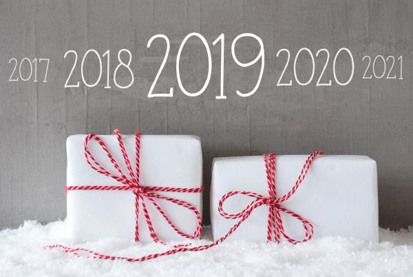 zwei geschenke mit schnee timeline 2019