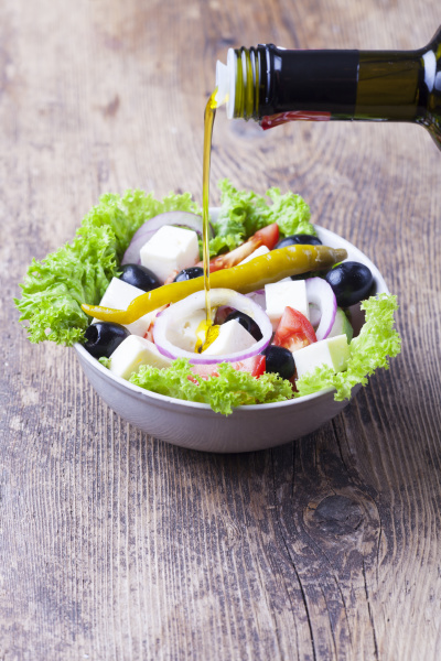 frischer griechischer salat mit oliven - Lizenzfreies Foto #26062040 ...