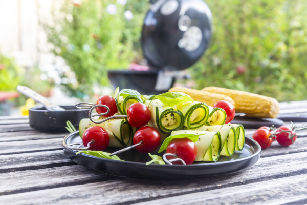 Grillplatz für vegetarische Grillspieße Tomaten - Stockfoto #26388825 ...