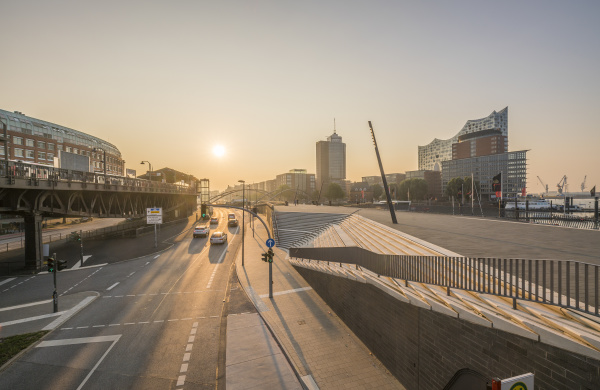deutschland hamburg elbpromenade am morgen