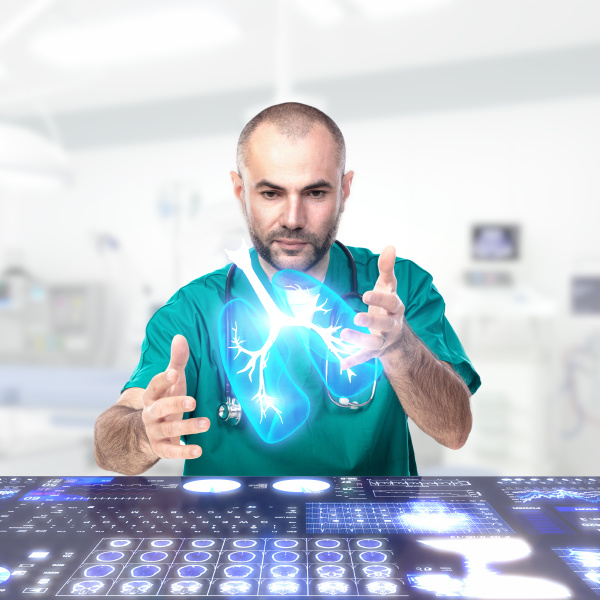 doctor verwendet augmented reality um anatomische