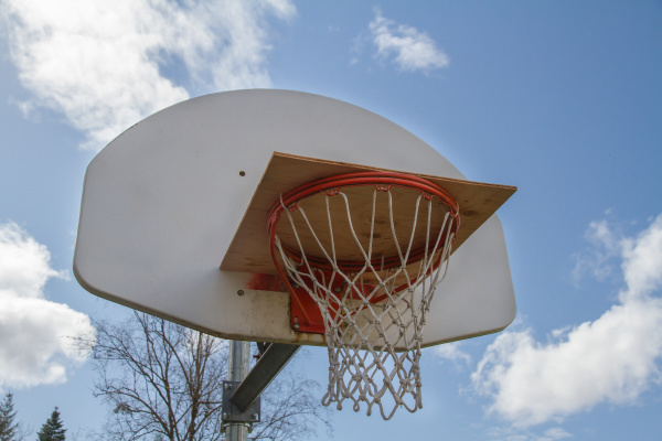 covid-blocked-basketball-hoop-stockfoto-28327317-bildagentur