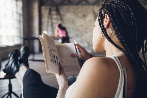 young, woman, reading, a, book, in - 28754594