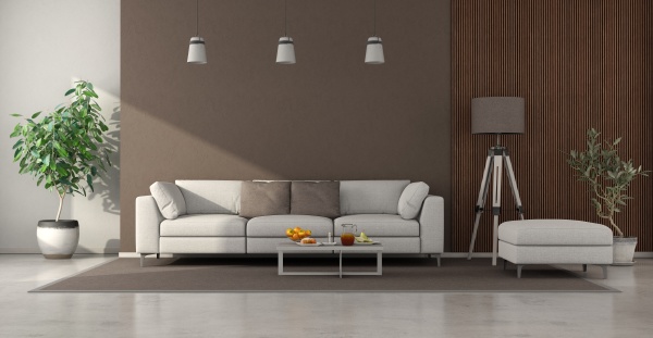 minimalistisches wohnzimmer mit weissem sofa