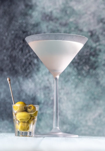 glas trockener martini cocktail