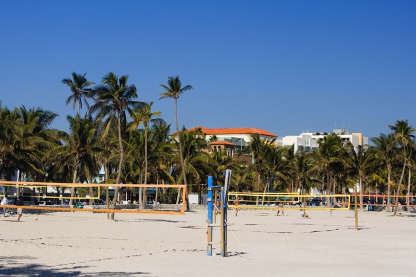 volleyballnetze am strand miami beach florida