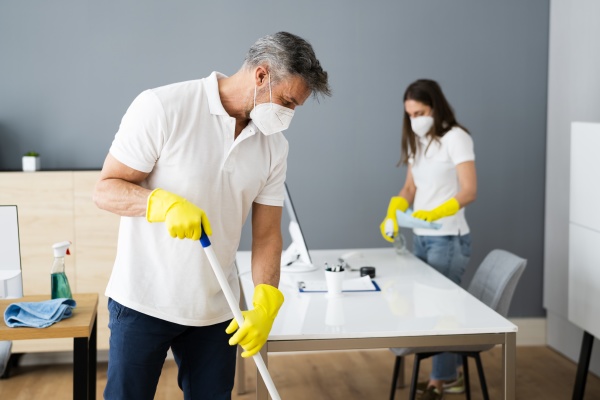 reinigungsservice janitorreiniger mit mop