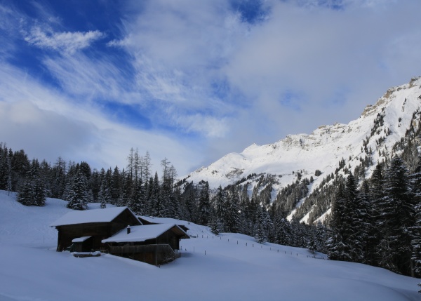 winterszene in tuxberg berner oberland