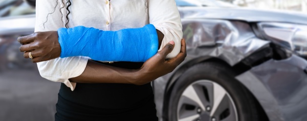 gebrochener arm nach autounfall verletzung