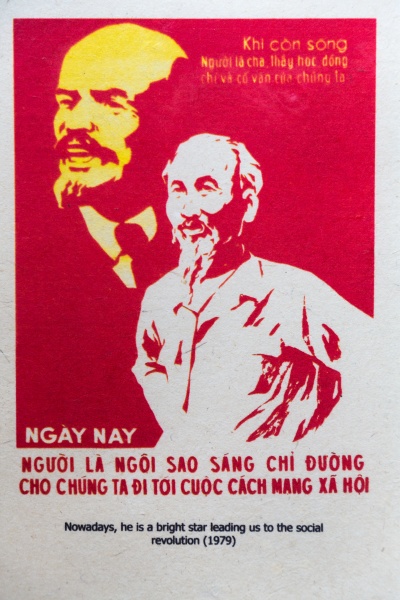 kommunistisches propagandaplakat mit ho chi minh