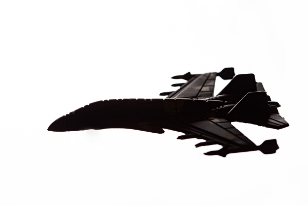 militaerflugzeug silhouette auf weiss