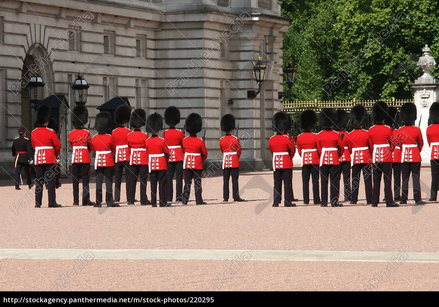 Wachablosung Am Buckingham Palace Lizenzfreies Bild 2295 Bildagentur Panthermedia