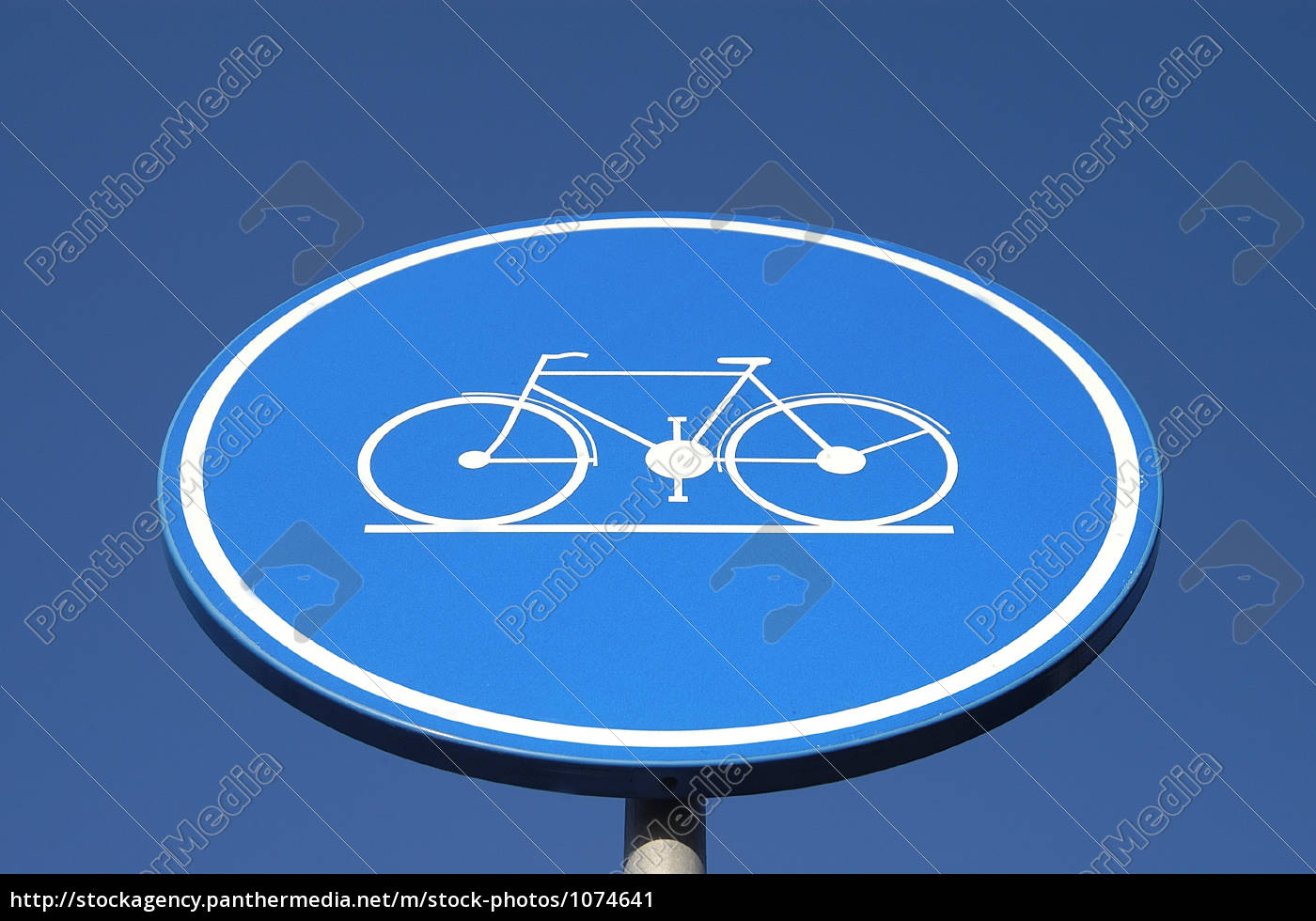 radweg schild fahrrad beschilderung blau Lizenzfreies