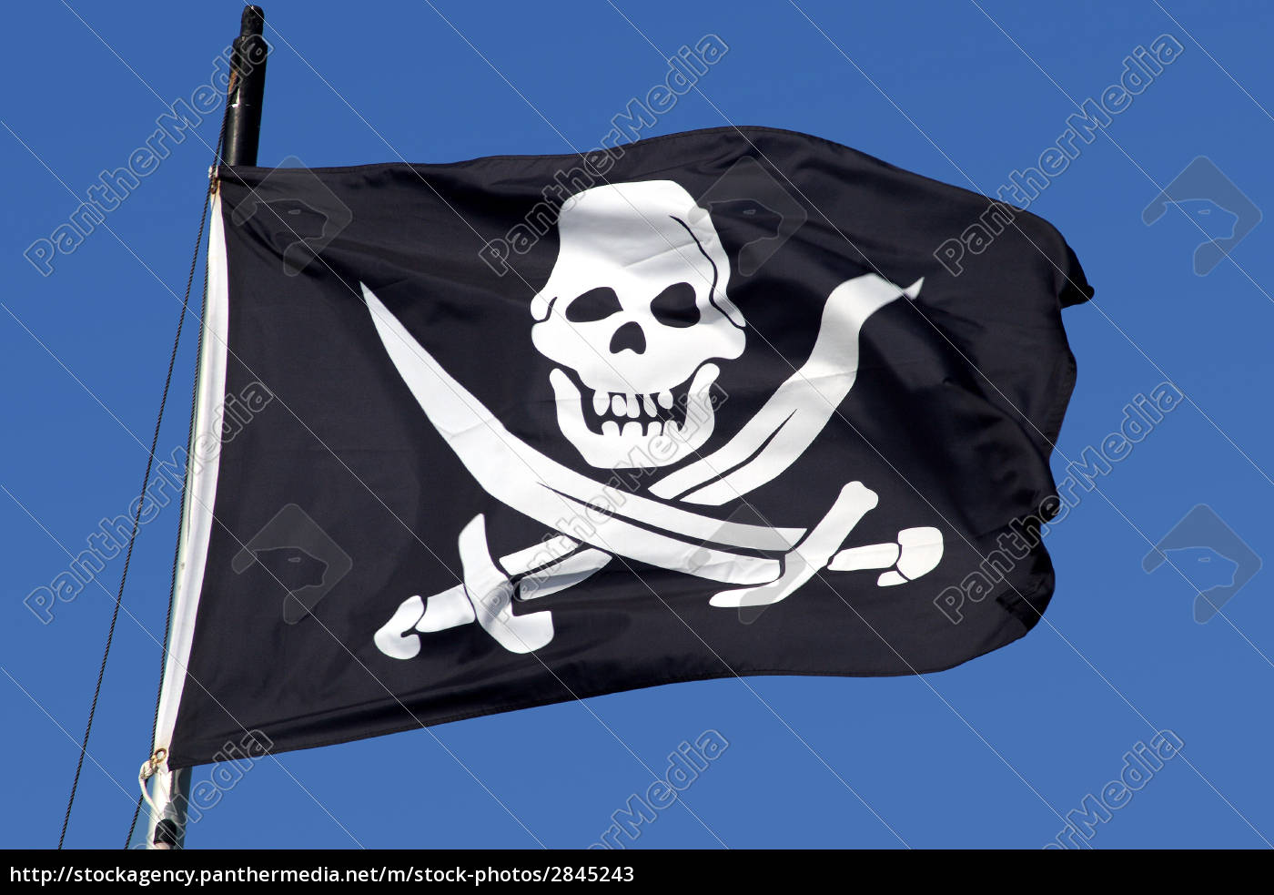Piraten-Flagge Im Blauer Himmel-Hintergrund Stockfoto - Bild von piraten,  ängstlich: 94418970
