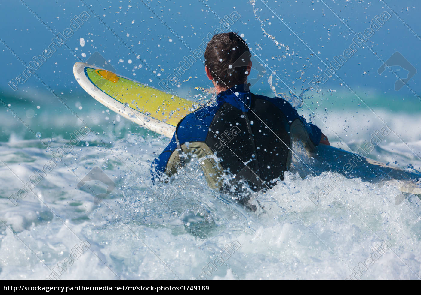 Surfer Am Strand Lizenzfreies Bild Bildagentur Panthermedia