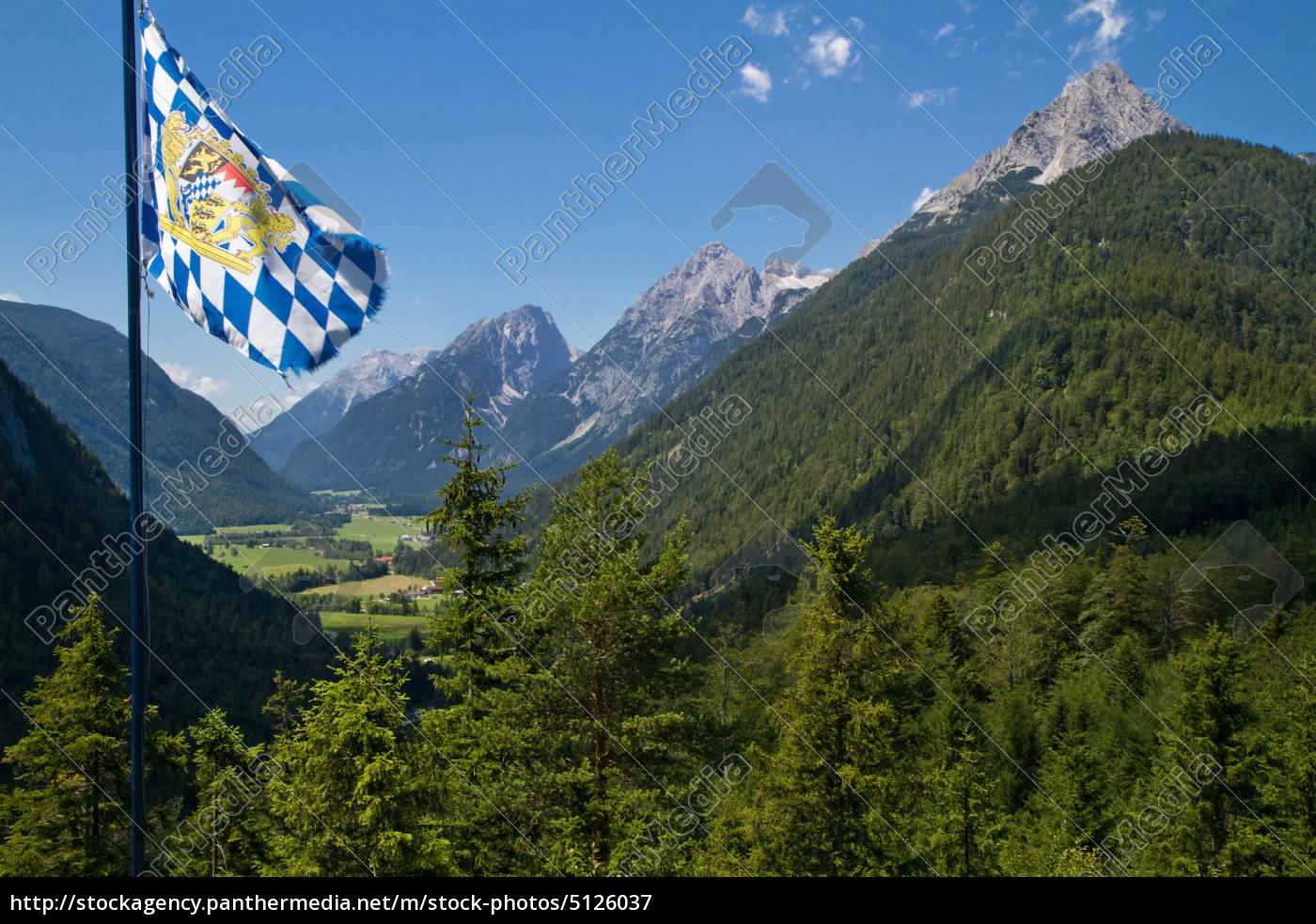 Wehende Bayern-Flagge - Stockfoto #5126037