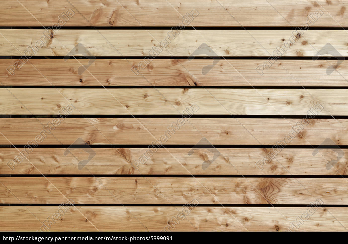 Holzverschalung An Der Fassade Stockfoto 5399091