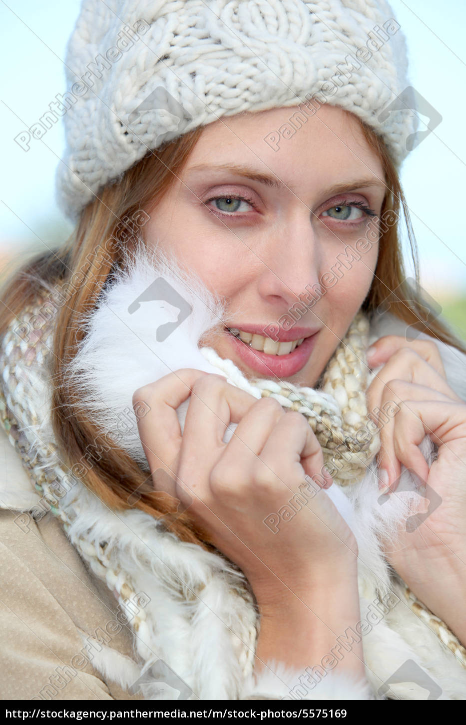 Porträt Der Schönen Jungen Frau Im Winter Lizenzfreies Bild 5575169 Bildagentur Panthermedia