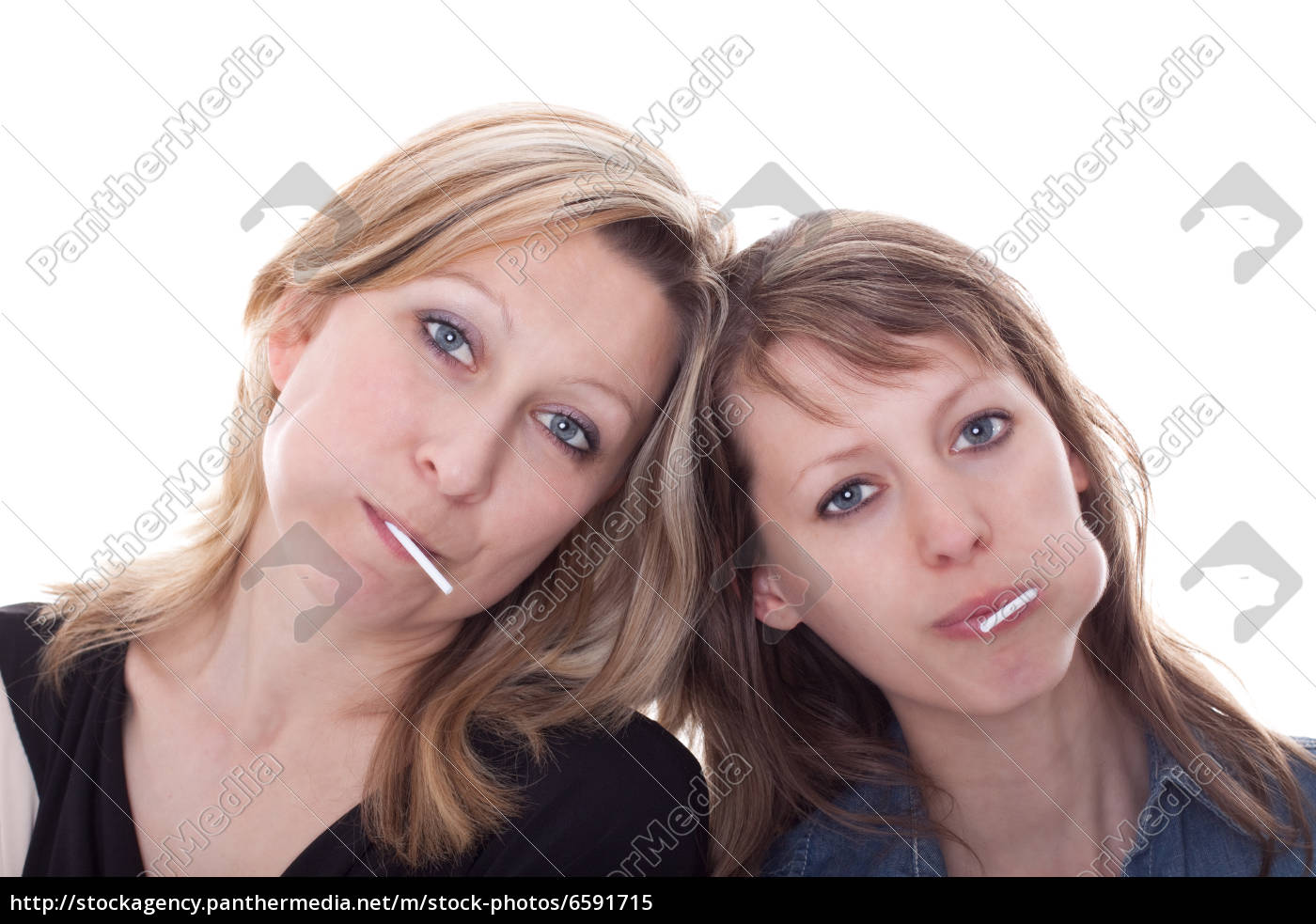 Zwei Junge Frauen Mit Lolly Im Mund Lizenzfreies Bild 6591715 Bildagentur Panthermedia 
