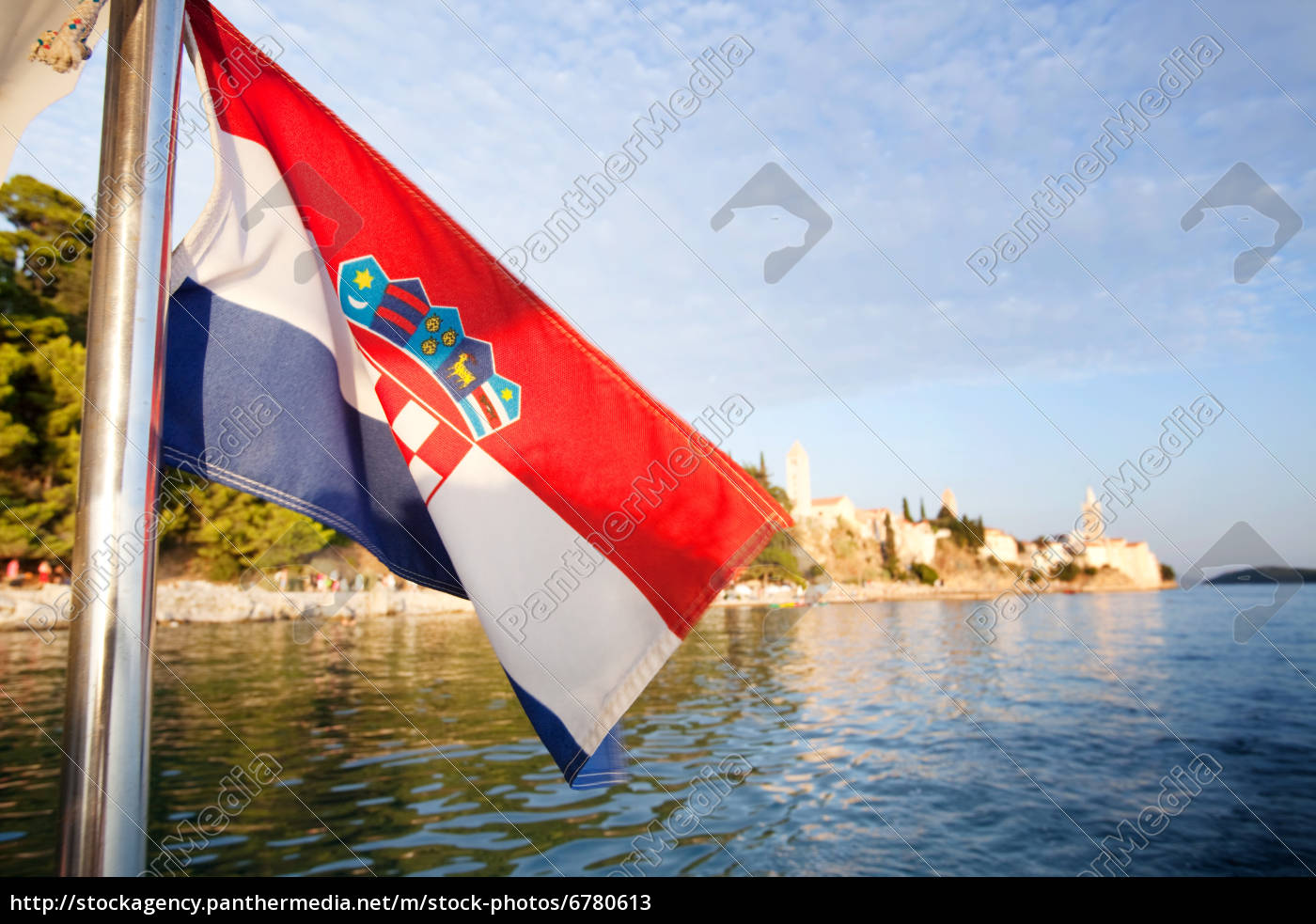 Kroatien Flagge Und Landschaft Lizenzfreies Bild 6780613 Bildagentur Panthermedia