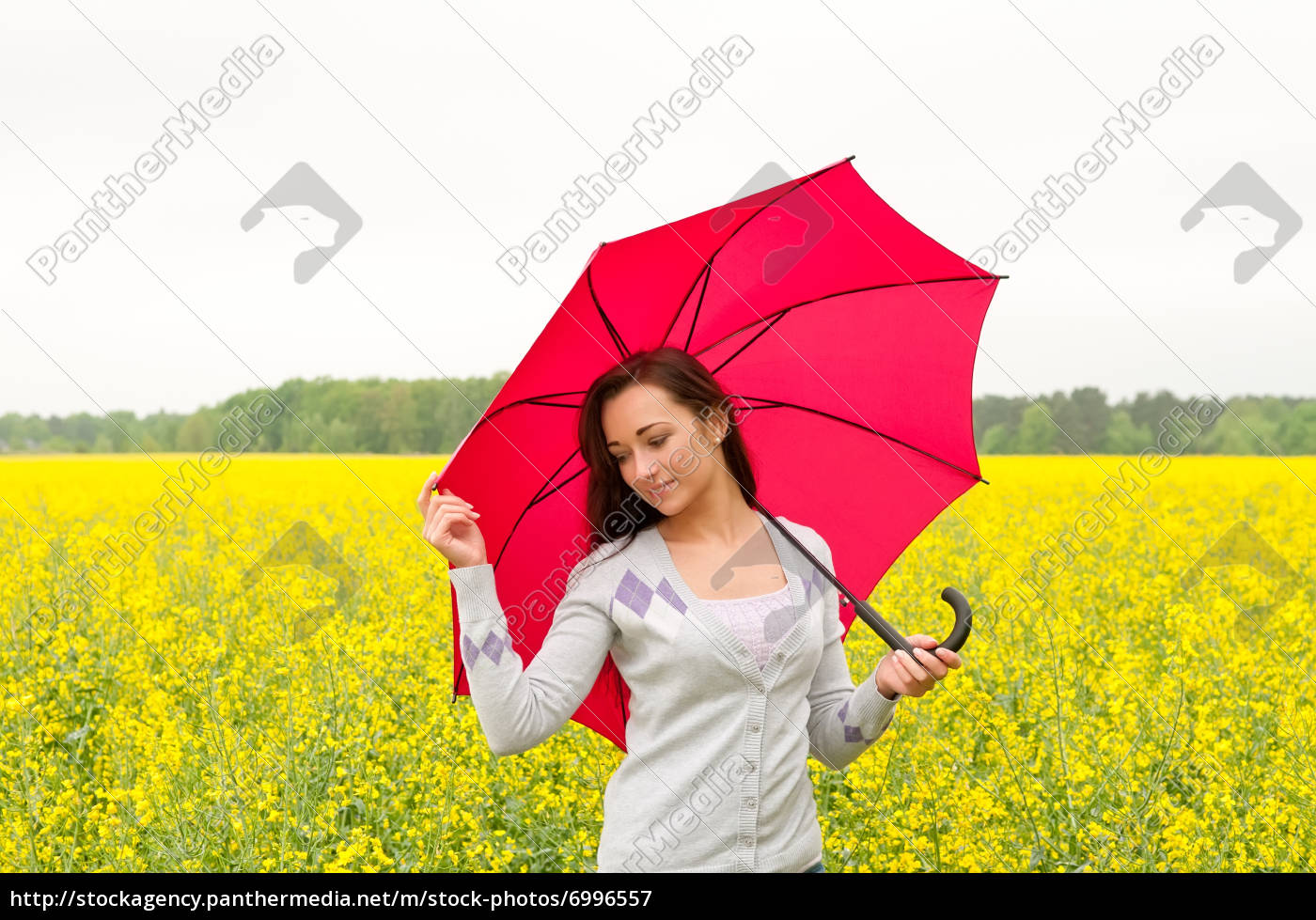 Junge Frau Mit Regenschirm Lizenzfreies Bild Bildagentur Panthermedia