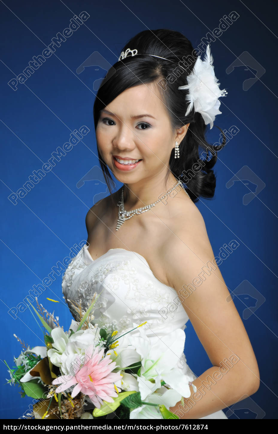 Asiatische Frauen Im Hochzeitskleid Stock Photo Bildagentur Panthermedia