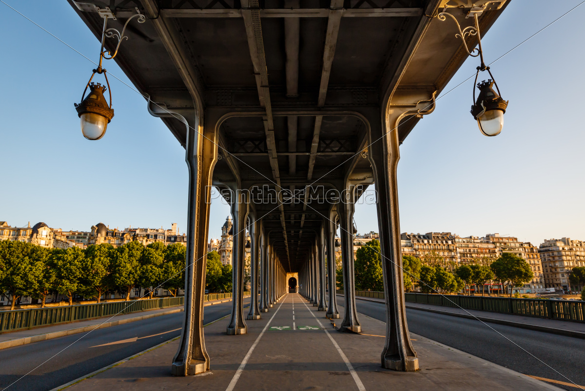 Bir-Hakeim-Brücke am Morgen Paris Frankreich - Stockfoto #9700770 ...