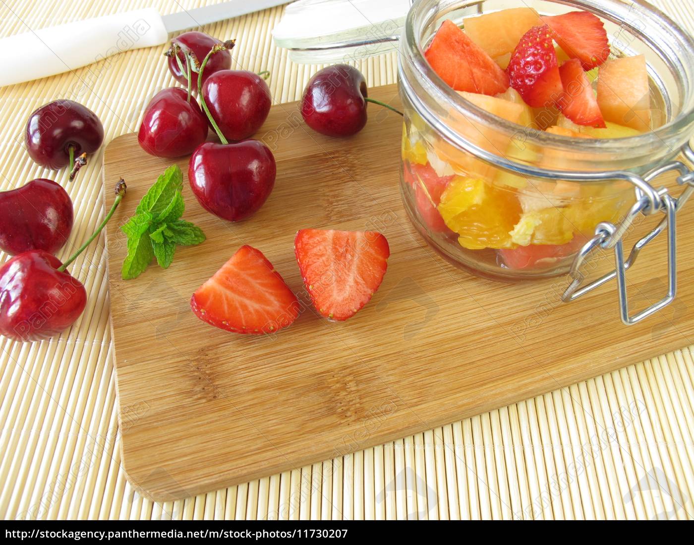 Obstsalat Im Glas Zum Mitnehmen Stockfoto Bildagentur Panthermedia