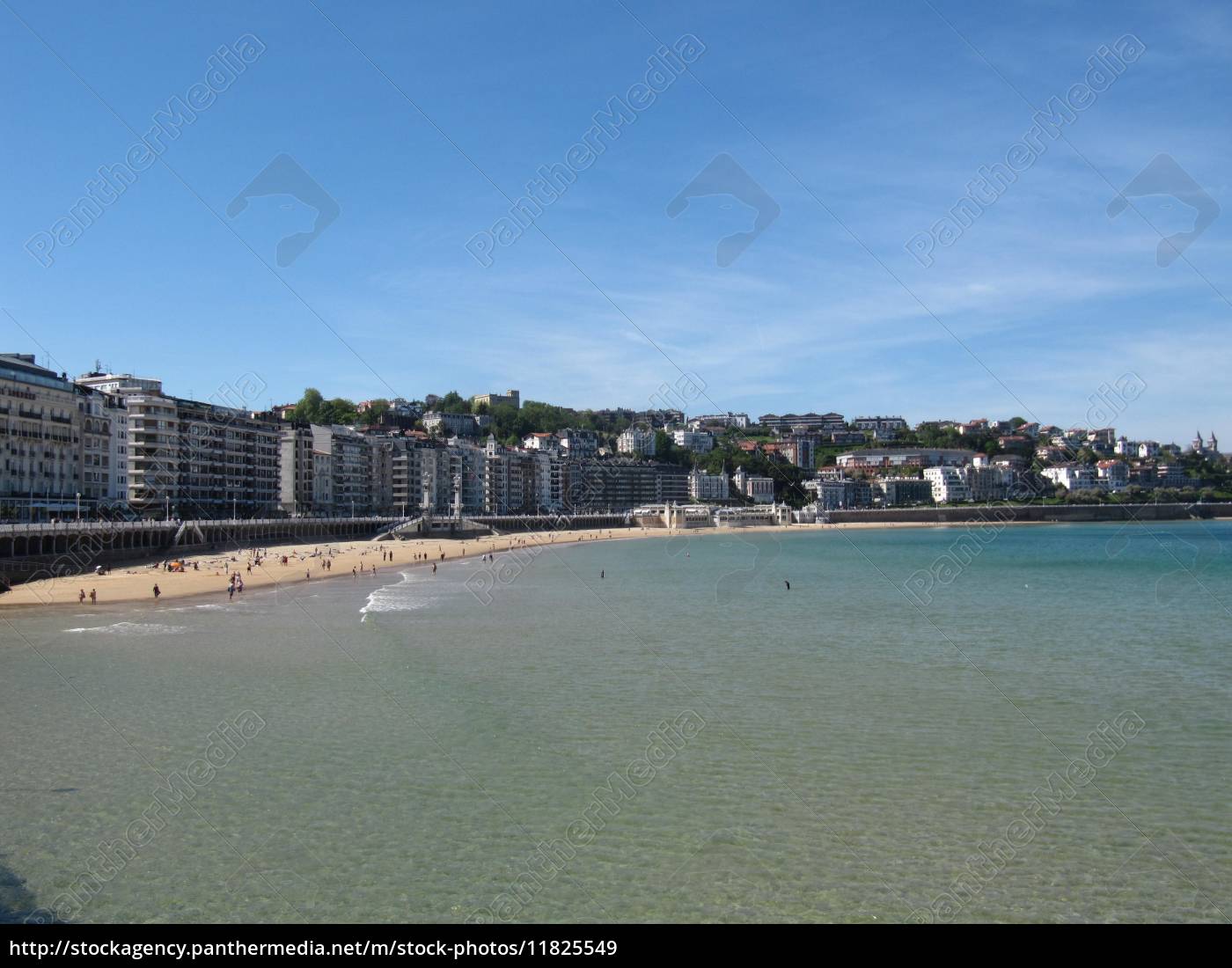 Surfer Am Strand In San Sebastian Spanien Lizenzfreies Bild Bildagentur Panthermedia