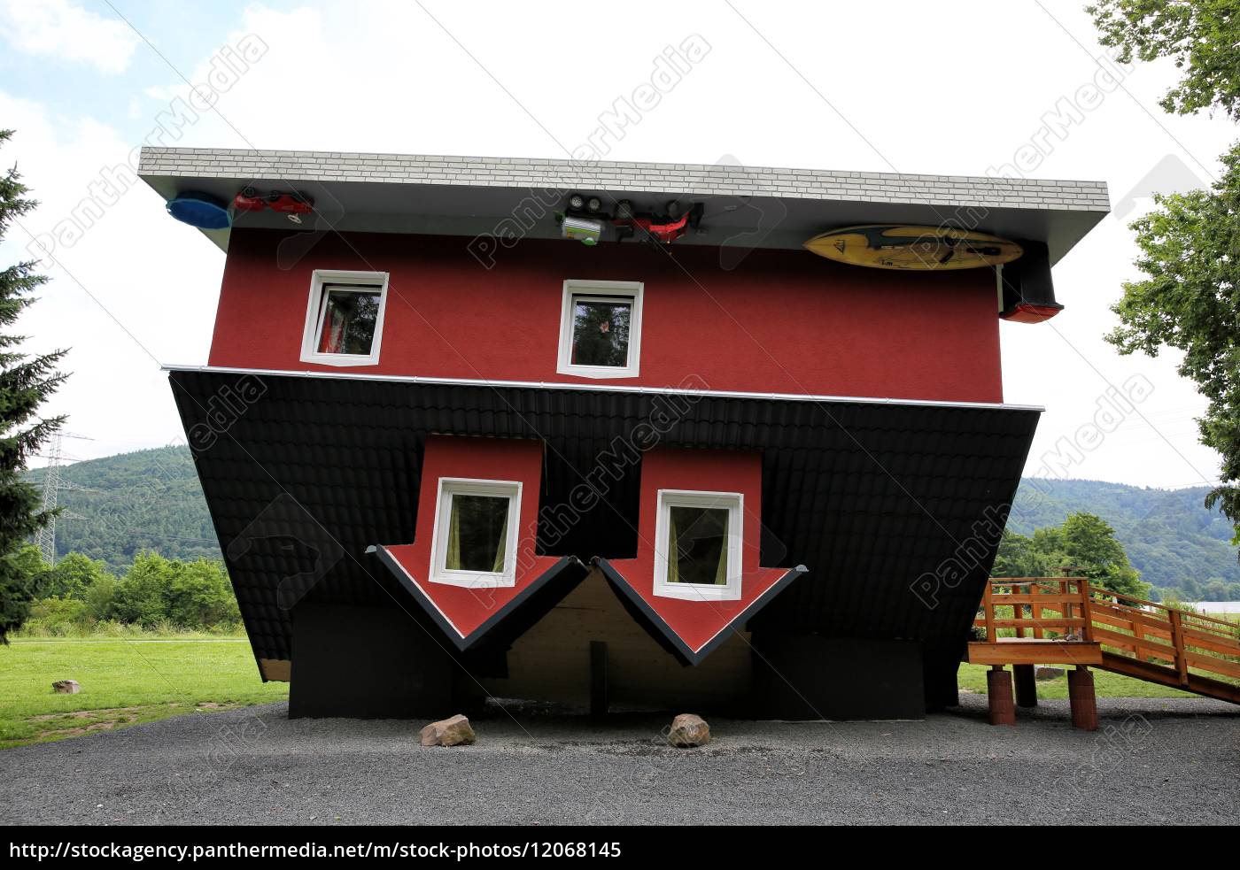 Verdrehtes Haus Am Edersee Stockfoto 12068145 Bildagentur