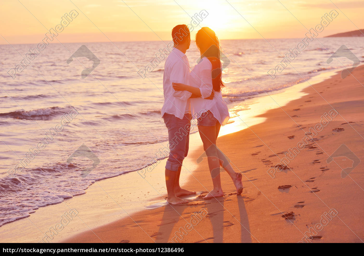Junge Paar Am Strand Haben Spaß Lizenzfreies Foto 12386496 Bildagentur Panthermedia 
