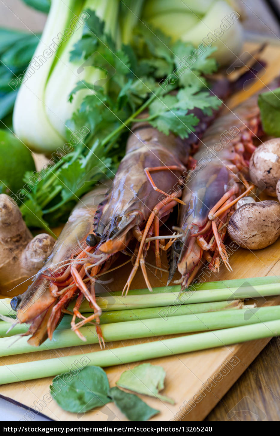 Zutaten für Tom Yam Suppe mit Zitronengras Garnelen - Lizenzfreies Foto ...