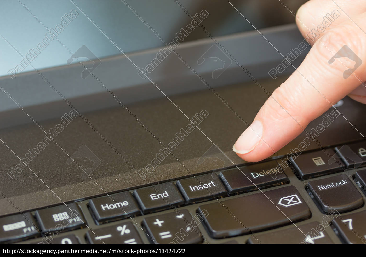 durch drücken der taste entf auf der tastatur eines - Lizenzfreies Bild