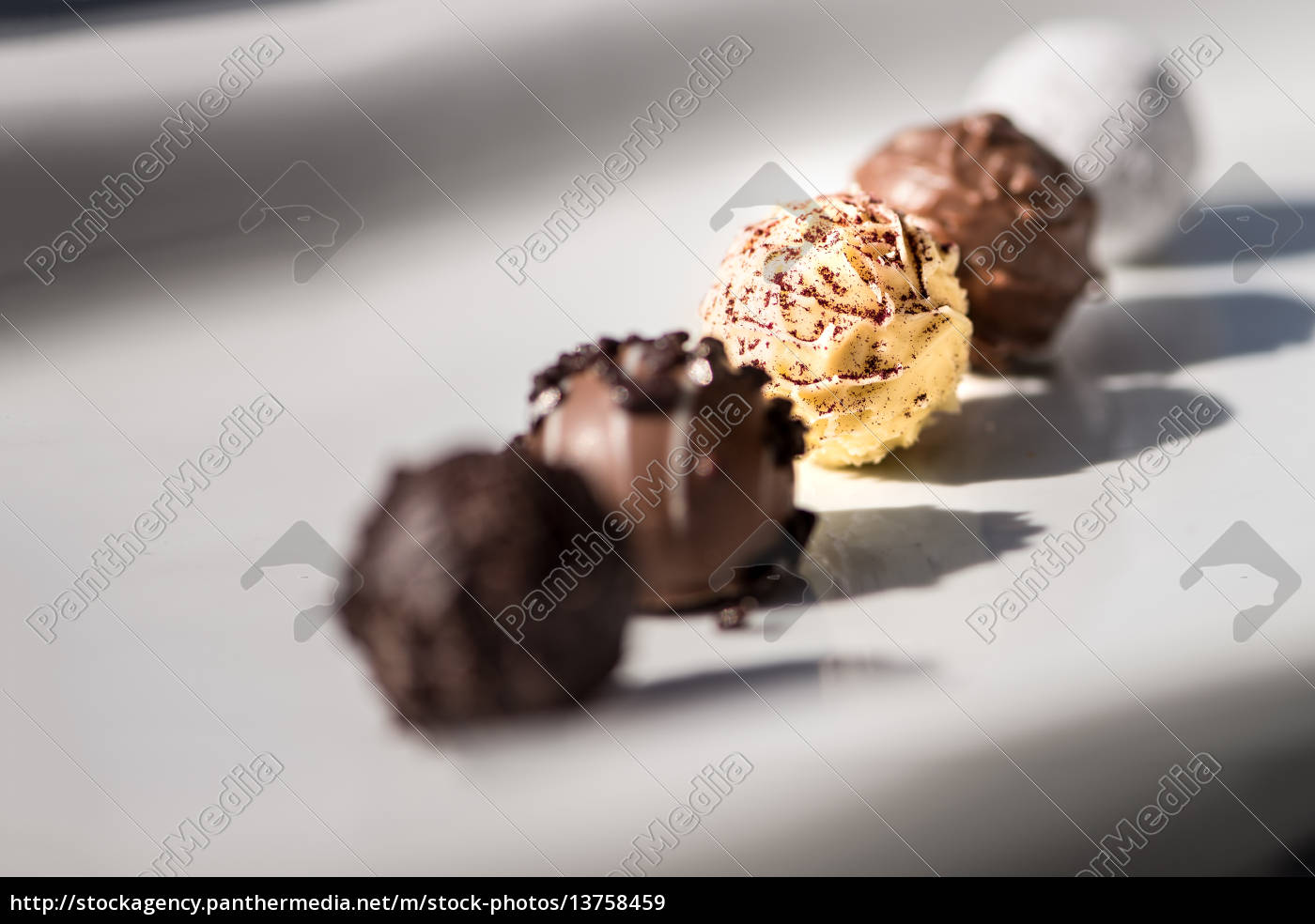 Schokoladentrüffel - Stockfoto - #13758459 | Bildagentur PantherMedia