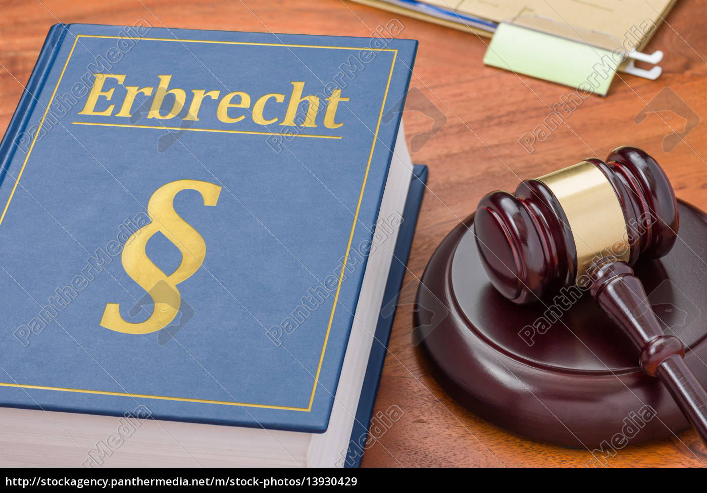 Gesetzbuch mit Richterhammer - Erbrecht - Lizenzfreies Bild - #13930429