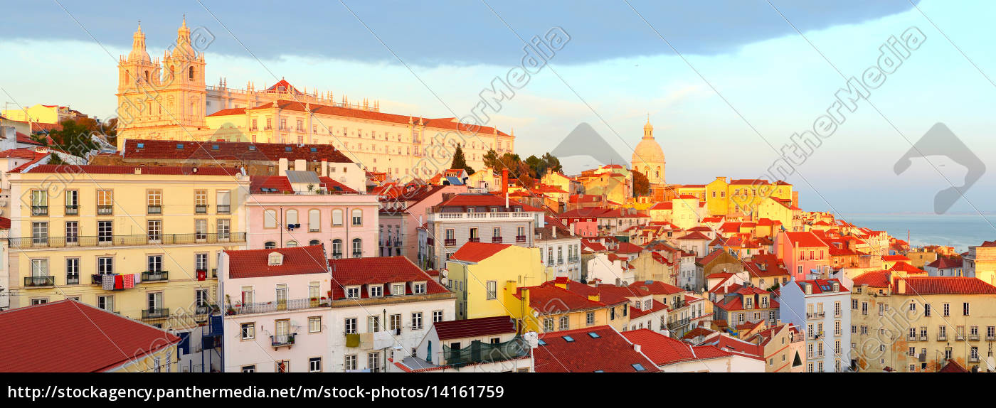 Lissabon Altstadt Bei Sonnenuntergang Lizenzfreies Bild Bildagentur Panthermedia