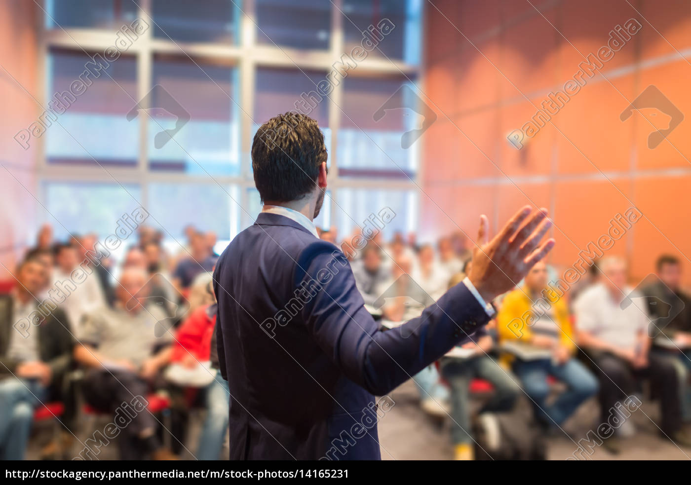 Redner Bei Business-konferenz Und Präsentation. - Lizenzfreies Bild ...