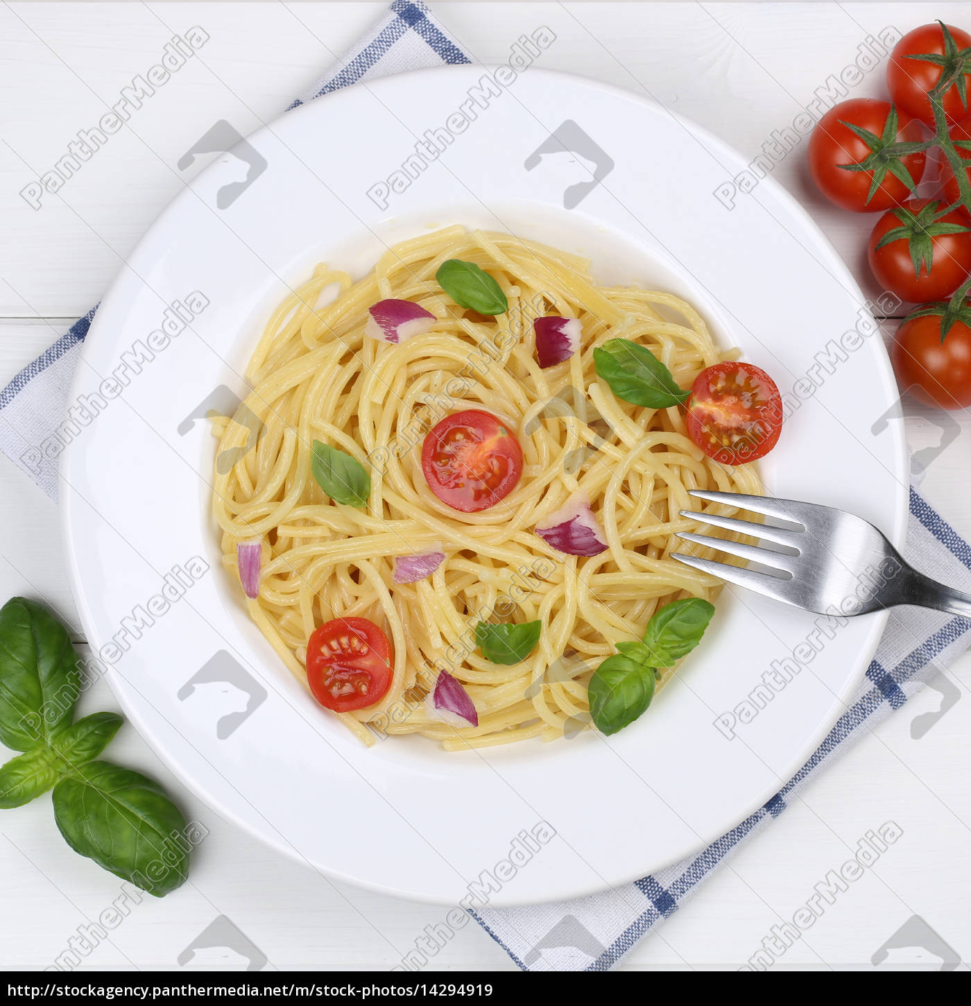 Italienisches Essen Spaghetti Mit Tomaten Nudeln Pasta Stockfoto Bildagentur Panthermedia