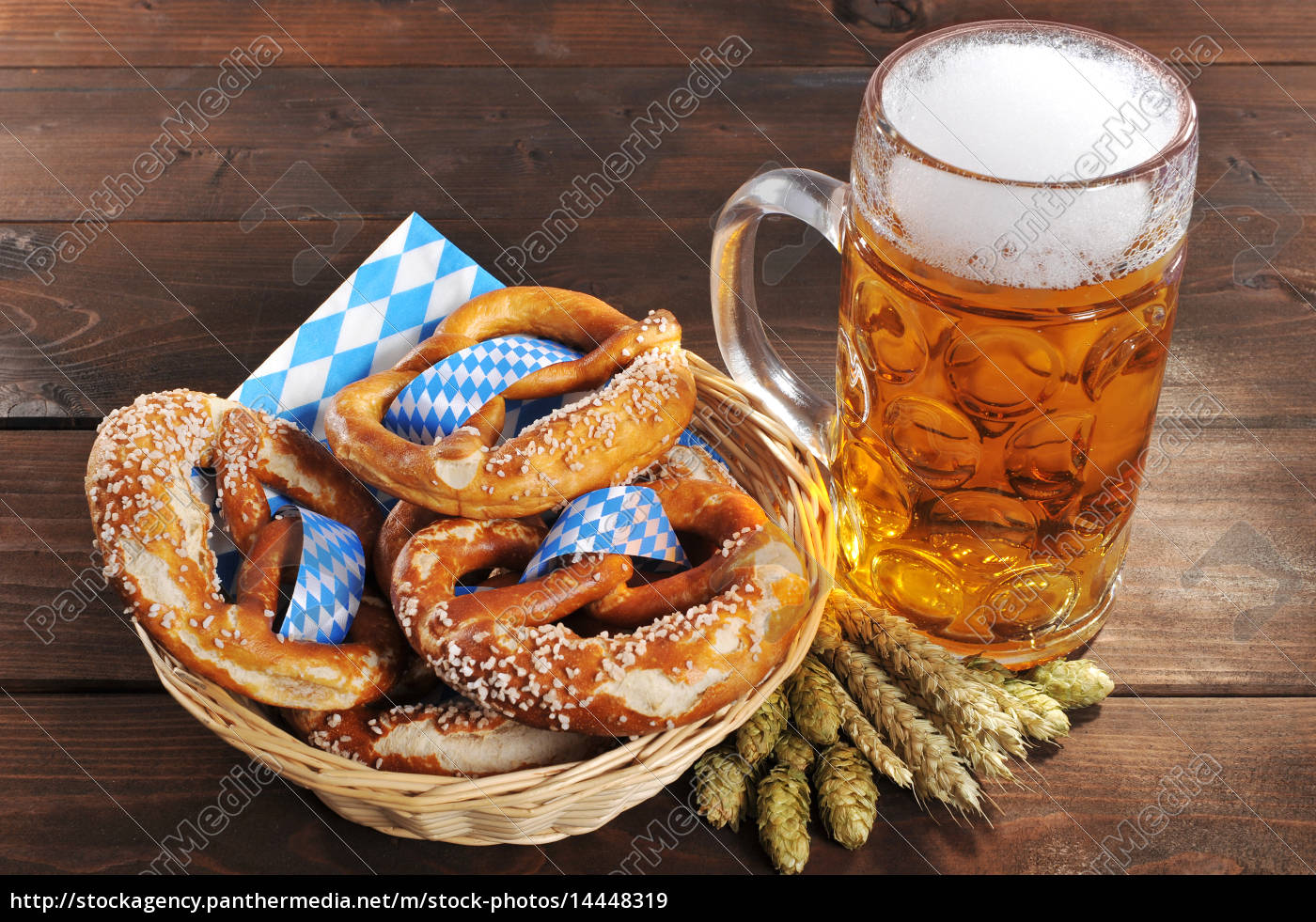 Bayerische Brezeln mit Bier - Lizenzfreies Bild - #14448319 ...