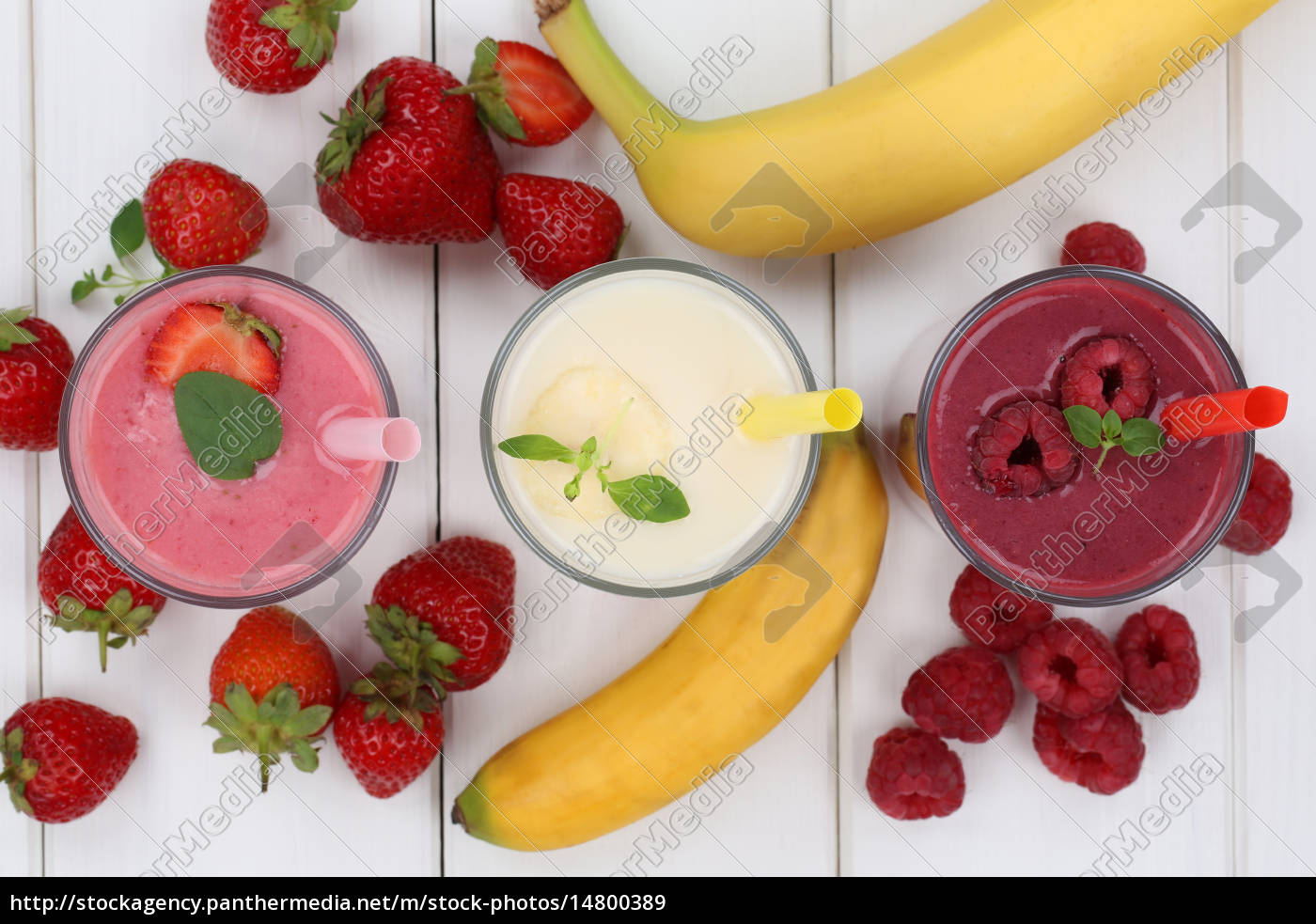 Smoothie Saft mit Früchte Fruchtsaft wie Erdbeeren - Stockfoto ...