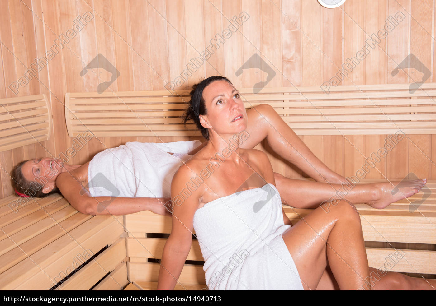frauen in sauna